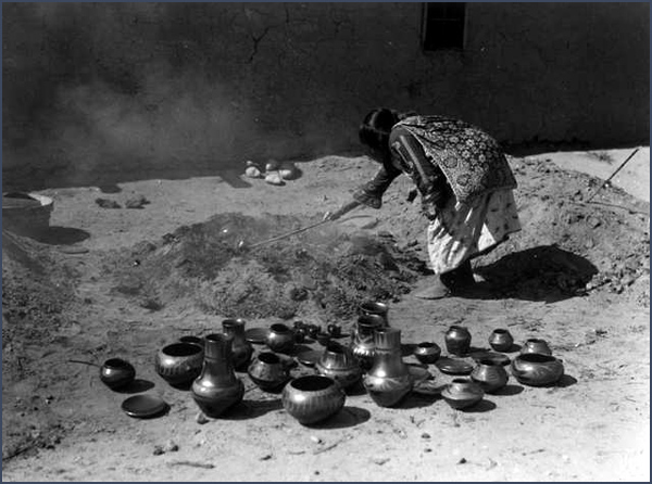 Potter Maria Martinez. Courtesy Denver Public Library, Western History Collection, X-30273.