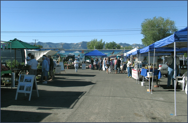 Farmers market. Photo by Joyce Alexander; copyright Crow Canyon Archaeological Center.